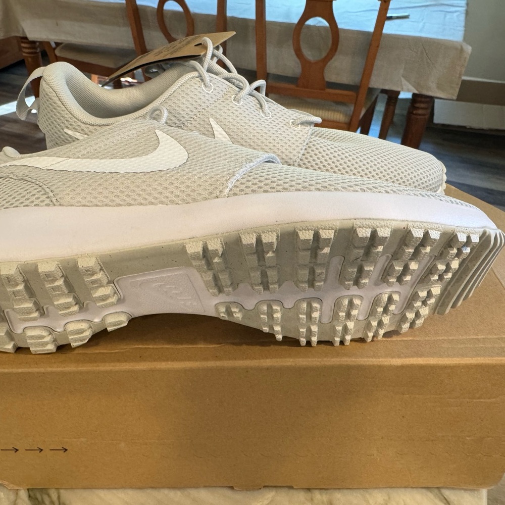 Nike Light Gray Golf Shoes - Picture 4 of 6